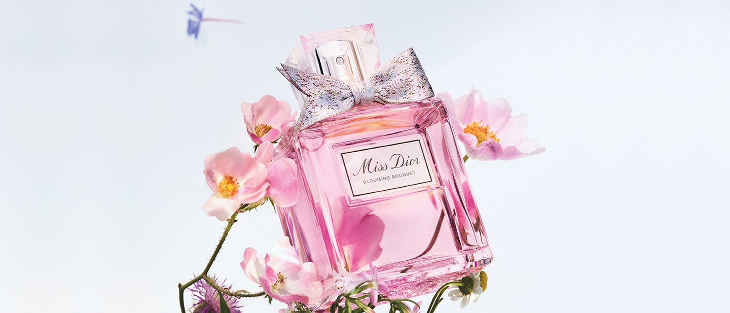 Mỹ phẩm Dior luôn được yêu thích và được tin dùng bởi nhiều người phụ nữ trên toàn thế giới. Với các sản phẩm mỹ phẩm chất lượng cao, giúp nâng cao vẻ đẹp tự nhiên của bạn, hãy thưởng thức những hình ảnh của mỹ phẩm Dior để tìm kiếm sự hoàn hảo của bạn.