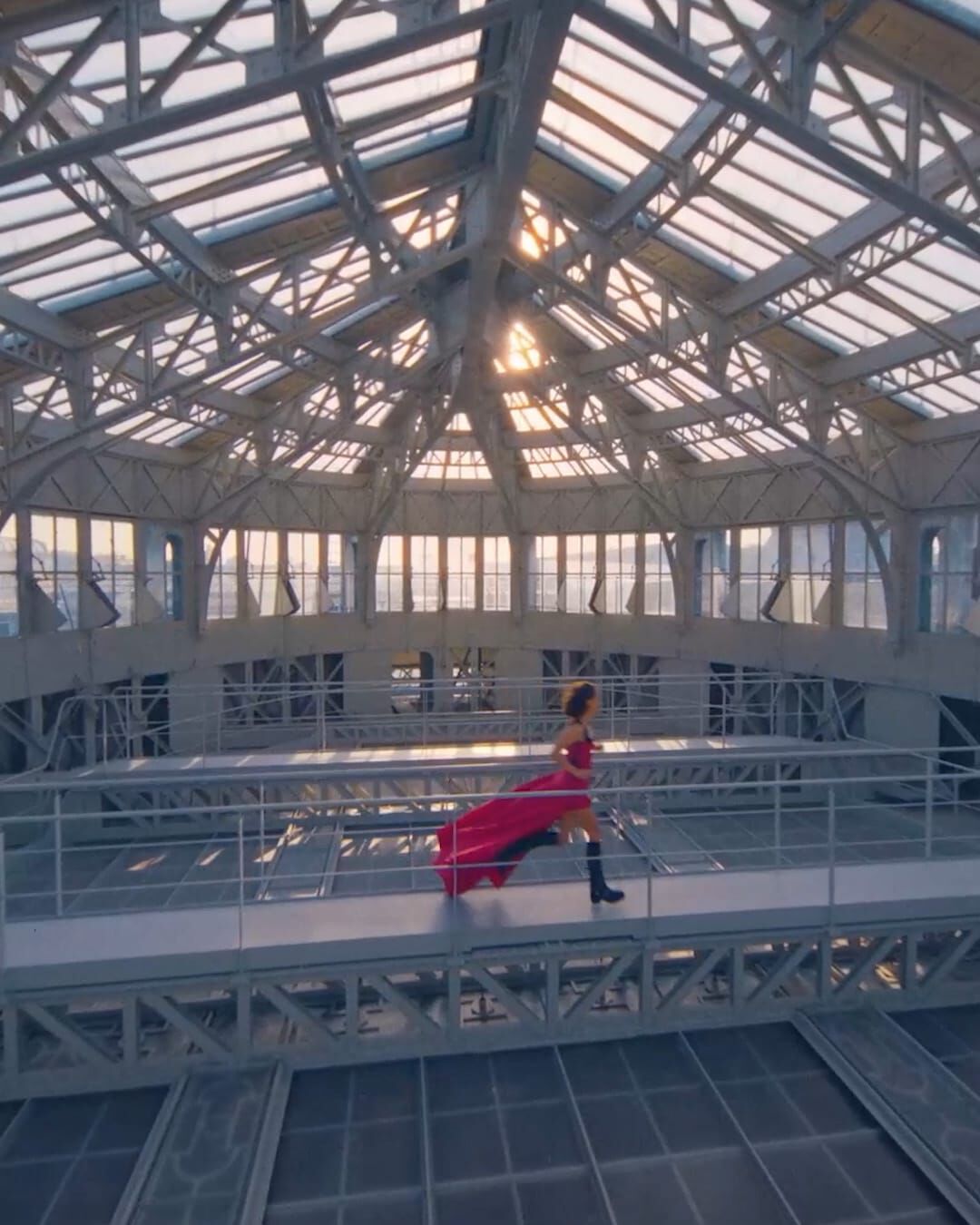 Miss Dior Essence Housed in a Limited-Edition Gift Case | DIOR US