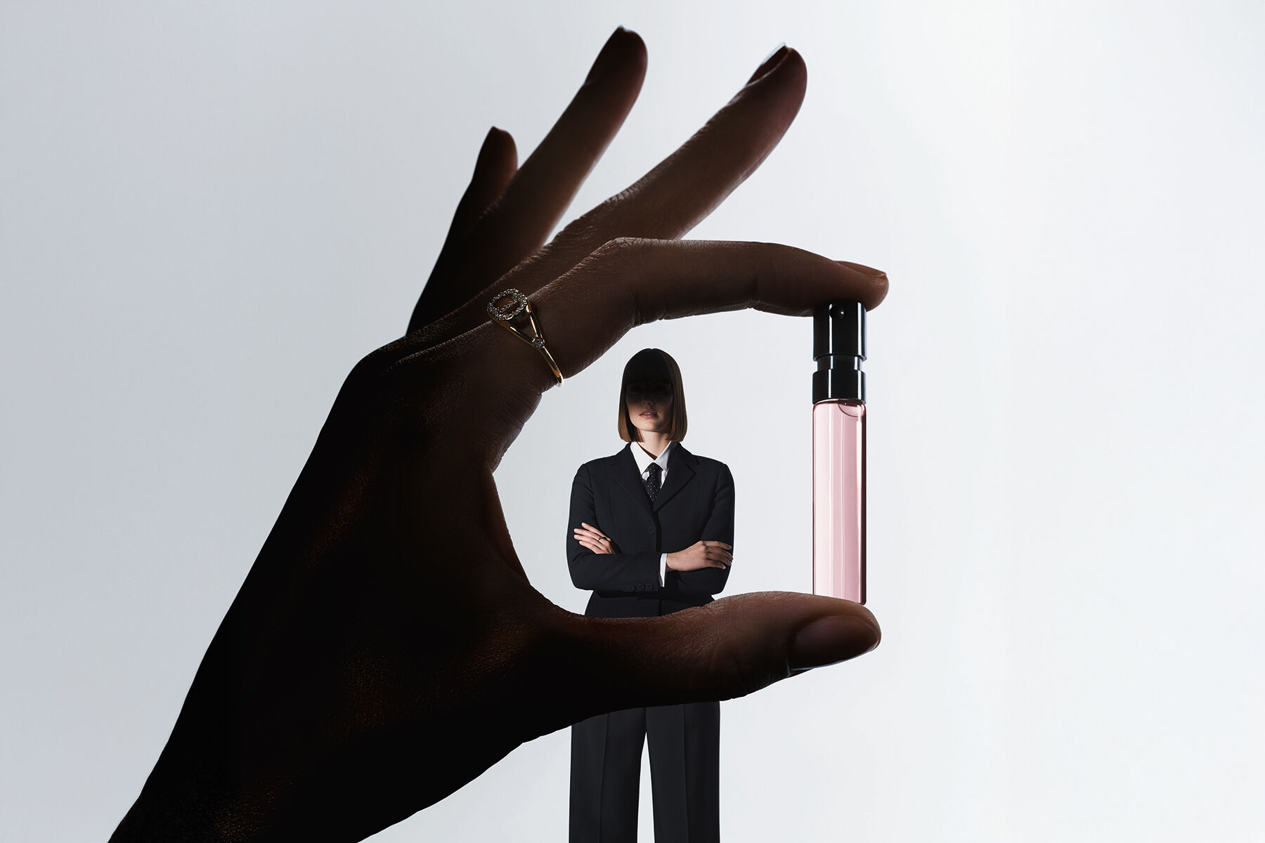 Gris Dior: Unisex Eau de Parfum with Chypre Notes | DIOR TH