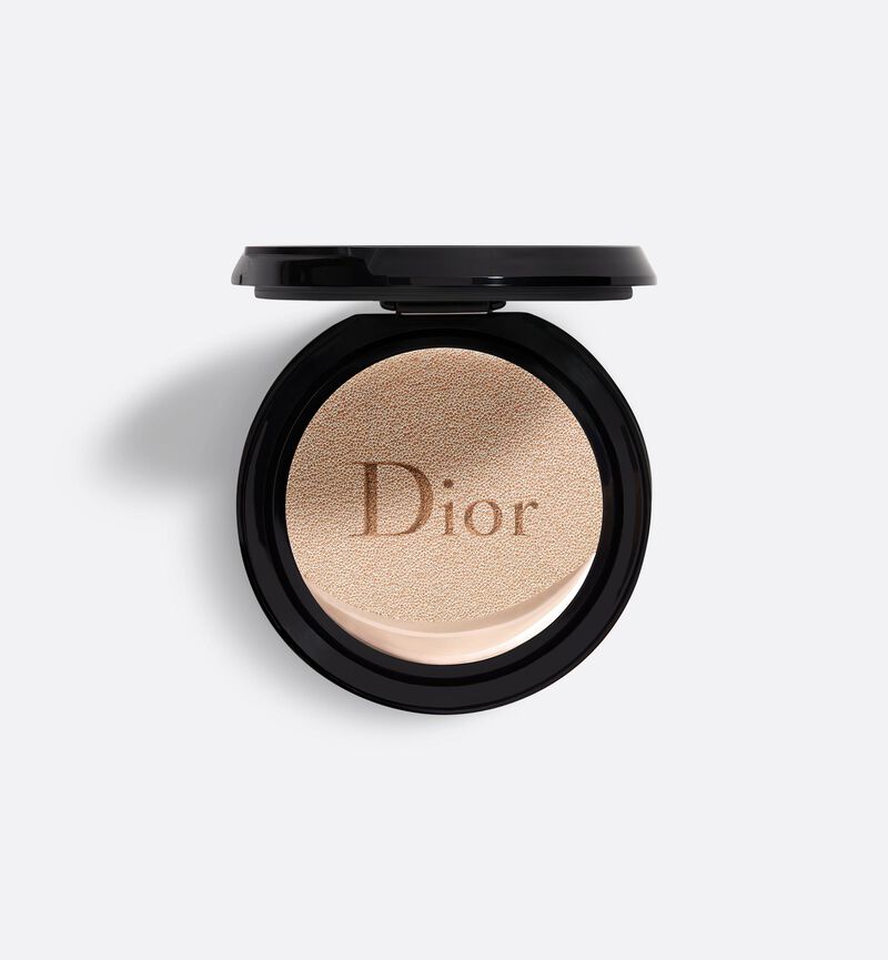 Dior Forever Couture Perfect Cushion   - 24H wear* - High perfection & luminous matte finish - Skin-caring fresh foundation - 24H hydration** - SPF 35 - PA+++ Refill * Instrumental test on 20 women. ** Instrumental test on 11 women.
