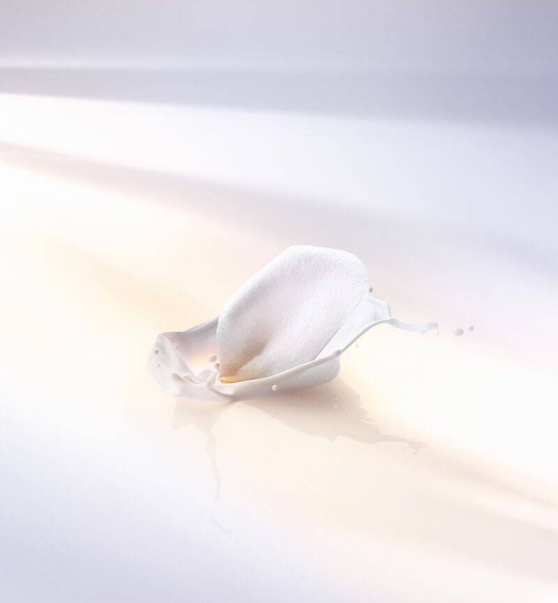 Dior Prestige Light-in-White La Solution Lumi&egrave;re Activated Serum