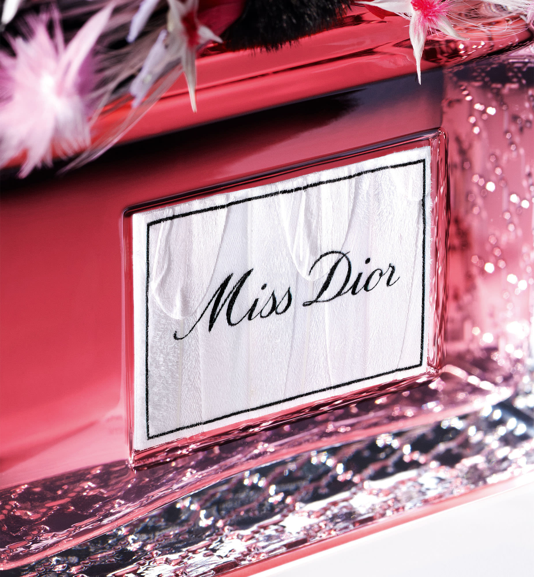 Miss Dior: the perfume for women with thousands of flowers | DIOR