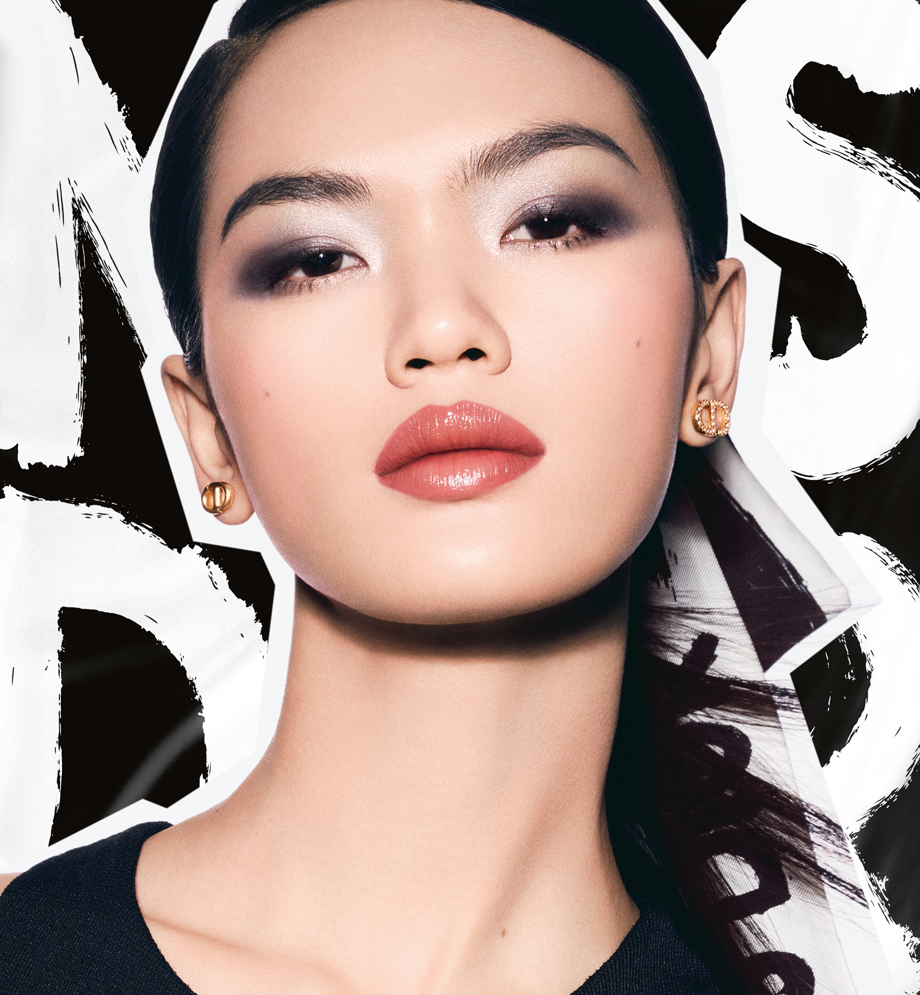 Dior The Bold Black Look-this Mysterious, Radical Look Showcases A Luminous Complexion, An Intense Smoky 