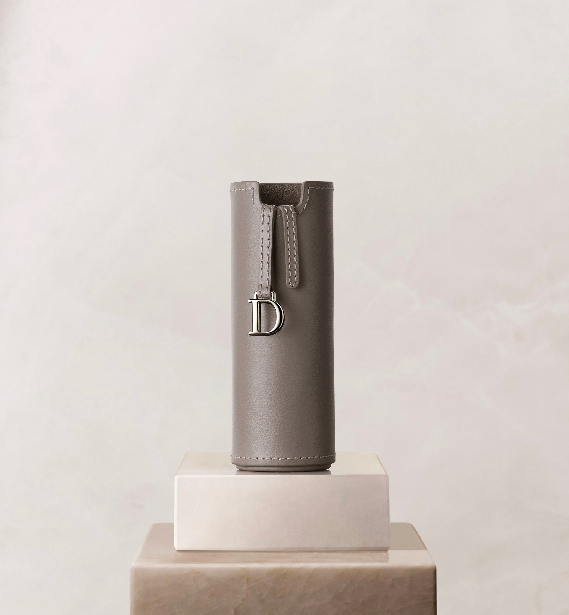 Dior Fourreau Couture-écrins De Flacon De Voyage In Brown