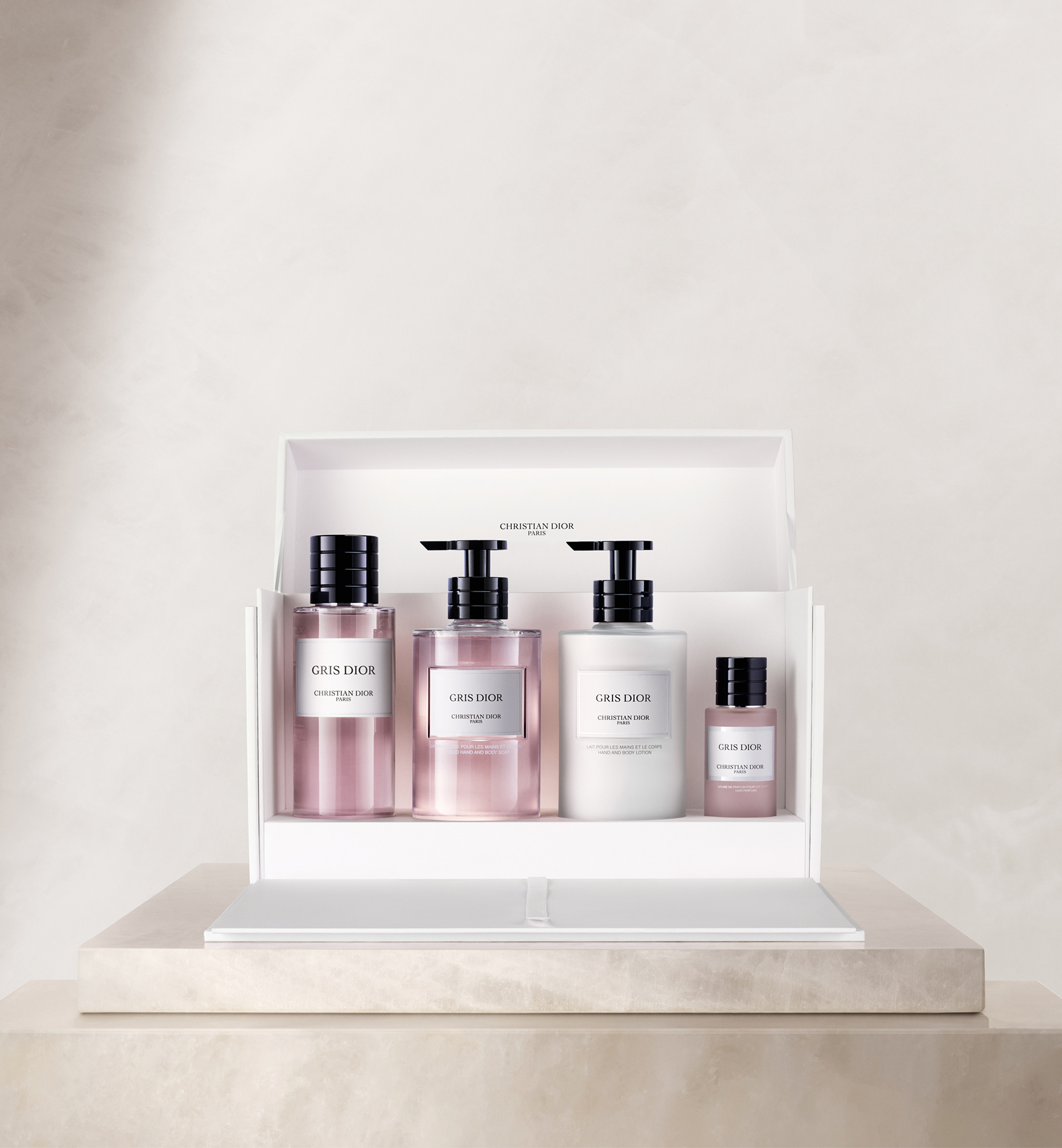 Dior Coffret L'art Du Parfumage Gris -eau De Parfum, Savon Liquide, Lait Hydratant Et Brume Pour Les