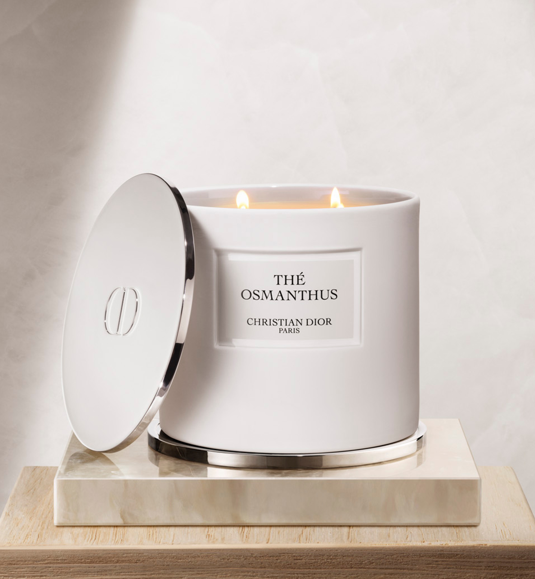 Thé Osmanthus Giant Scented Candle Indoor and Outdoor Use Dior US