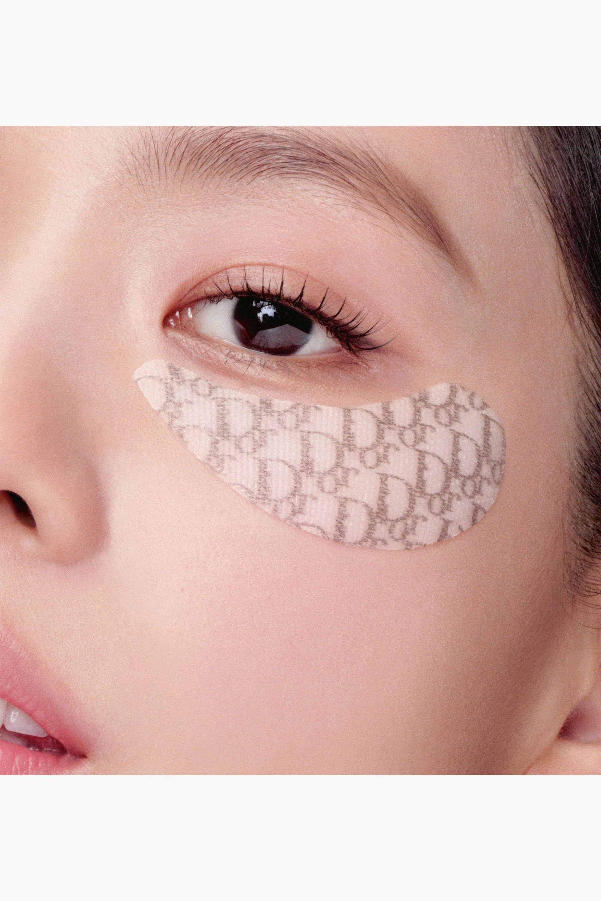 Hydrating Under Eye Patches - Combat Digital Fatigue | DIOR US