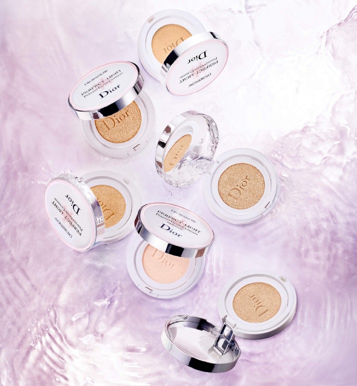 Dior スノー パーフェクト ライト クッション Diorsnow Perfect Light Cushion Prismatic: a natural and