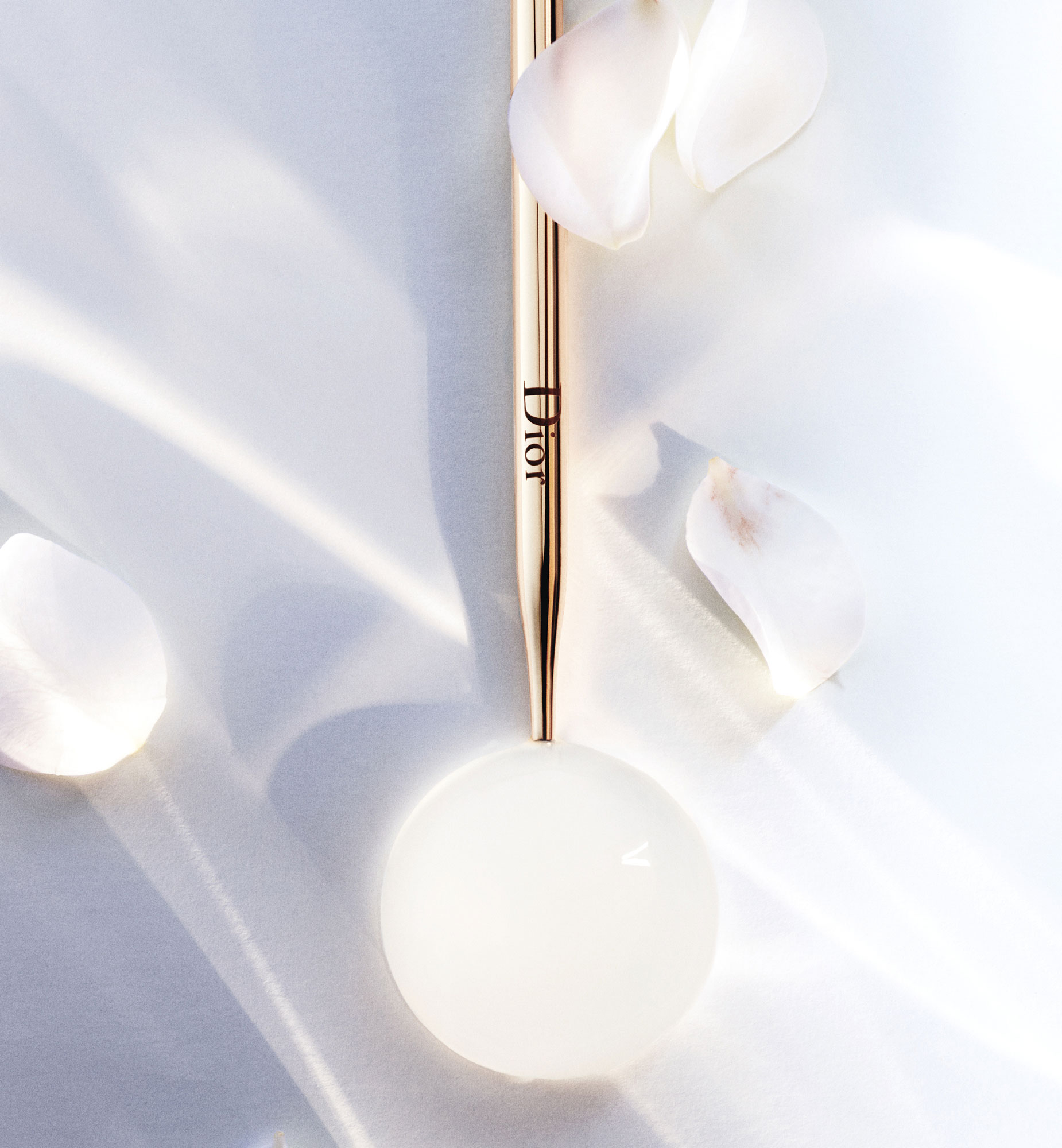 Mineral UV Protector: protects and enhances even fragile skin | Dior