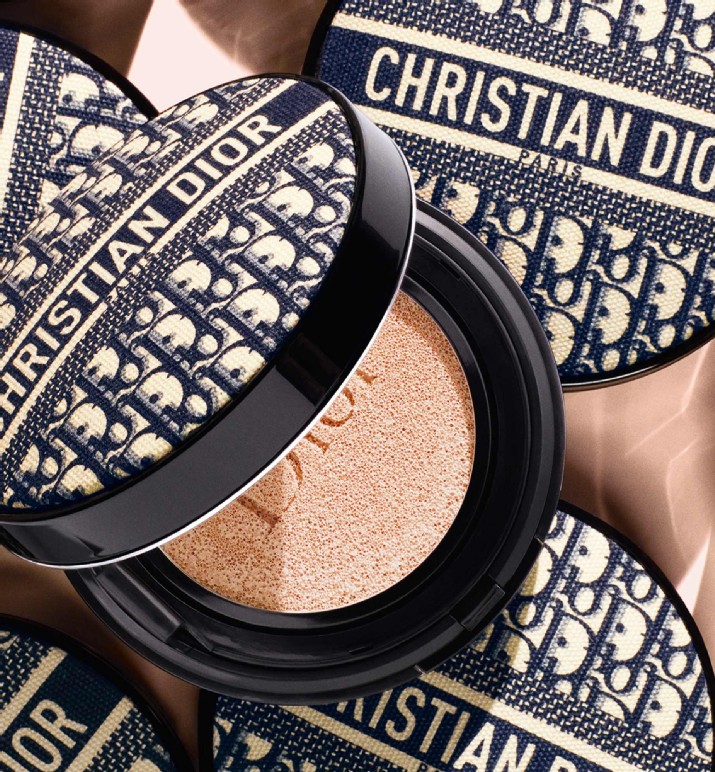 Cushion foundation: skin-caring foundation | Dior