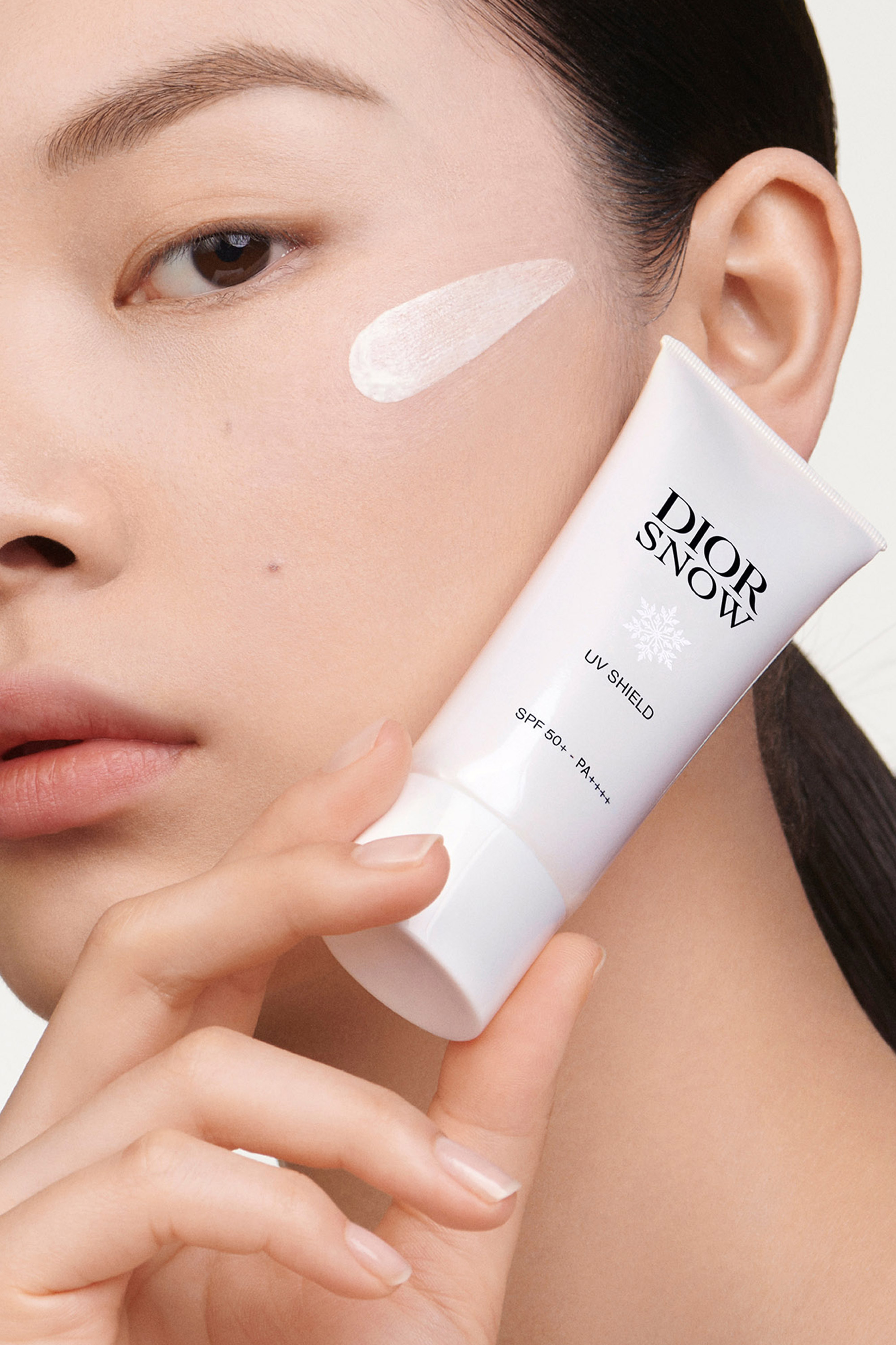 DIOR】 ディオール スノー UV シールド 50+ (SPF50+/PA++++)(日焼け